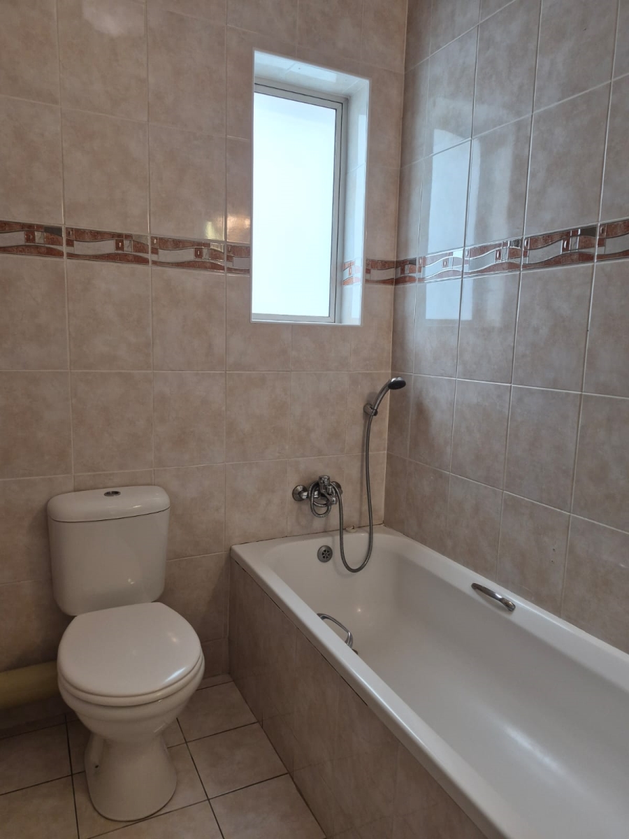 To Let 2 Bedroom Property for Rent in Summerstrand Eastern Cape